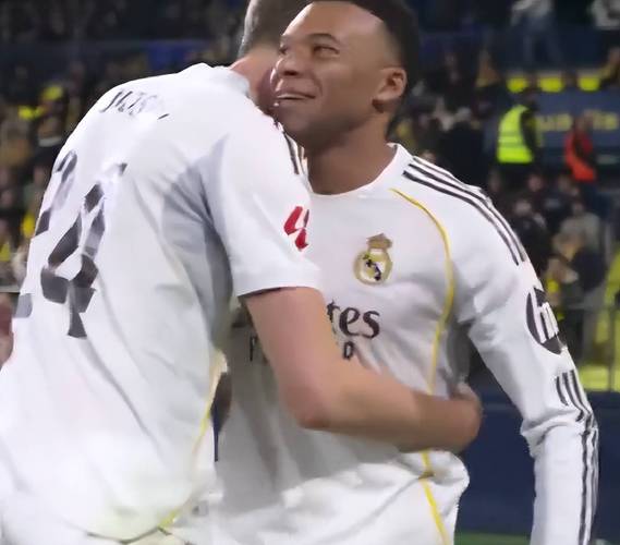 皇马新帅抱紧大腿！27岁巨星3场进5球，率队反超巴萨2分争冠生变