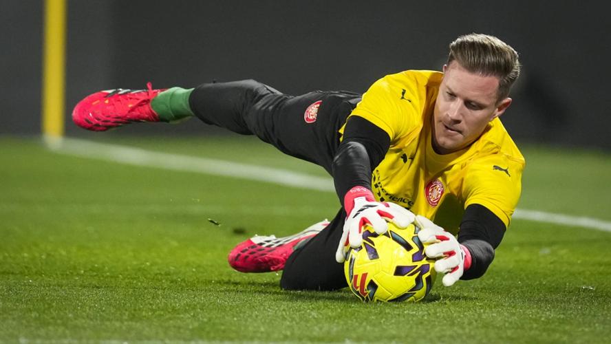 科贝记者：特狮左腿腿筋部分撕裂；疗法不同需休战2-4个月