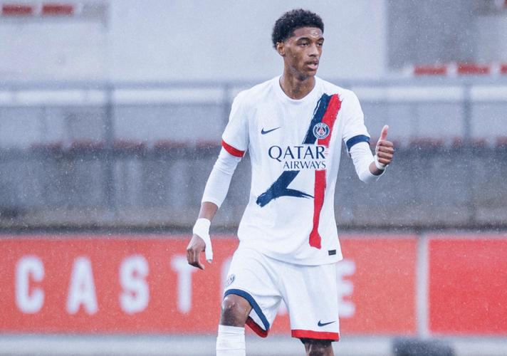 里昂官方：租借巴黎后卫卡马拉，买断费400万+200万欧浮动