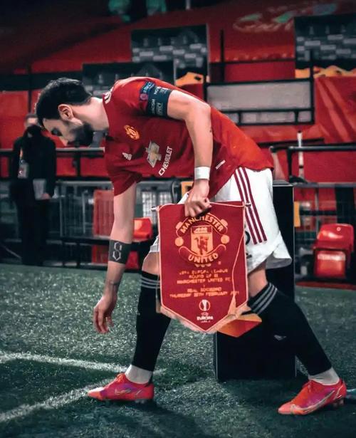 B费在英超已代表曼联参与了129球，超越球队名宿索尔斯克亚