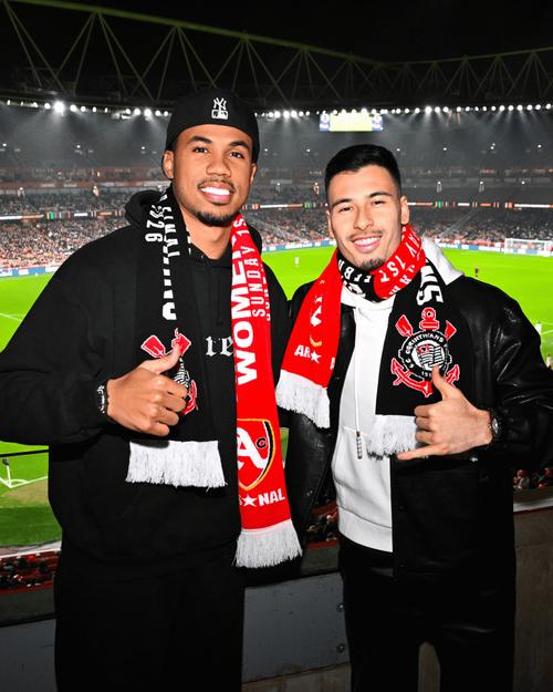 加布&马丁内利现场观战枪手女足，见证球队FIFA女冠杯夺冠