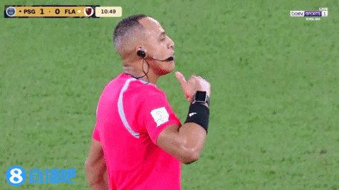 点球门神延续传奇！萨福诺夫侧身扑出帕尼切利的点球